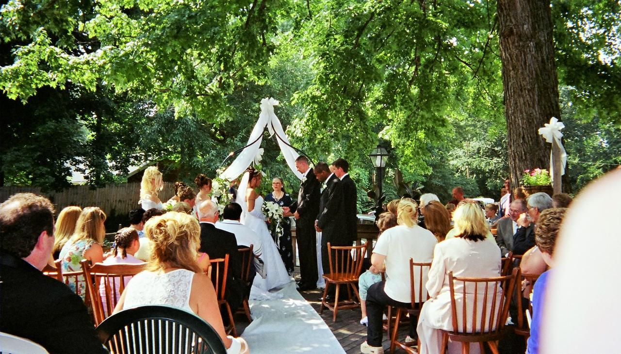 Rider'S Inn Painesville Buitenkant foto